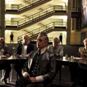 Tutto tutto niente niente: Fabrizio Bentivoglio in una scena nei panni del Sottosegretario