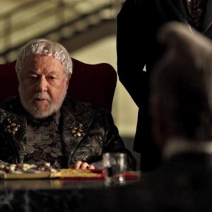 Tutto tutto niente niente: Paolo Villaggio nei panni del Presidente del Consiglio in una scena del film