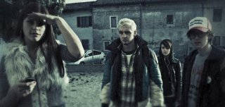 Cose cattive: Marta Gastini, Jennifer Mischiati, Nicola Sorrenti e Aaron Omossiese in una scena del film