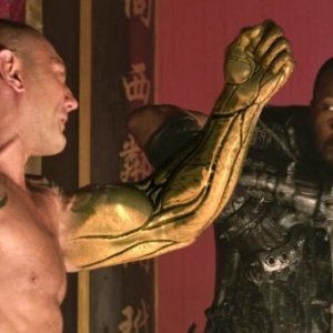 L'uomo con i pugni di ferro: RZA e Dave Bautista in una scena del film