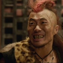 L'uomo con i pugni di ferro: una scena del film