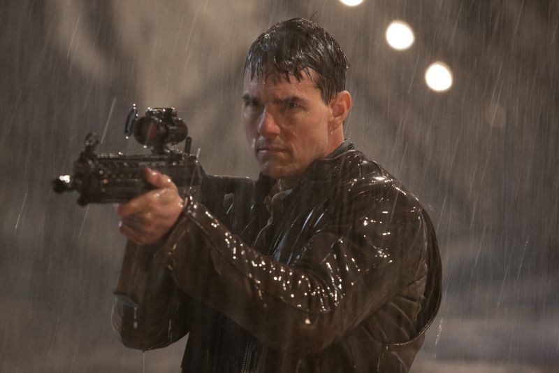 Jack Reacher: Tom Cruise punta la sua arma infallibile in una scena del film