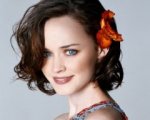 Alexis Bledel, Teresa Palmer e Penn Badgley in Parts Per Billion