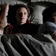 Emmanuelle Seigner con Denis Ménochet e Ernst Umhauer in una scena di Dans la Maison