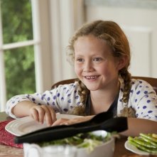 Iris Apatow in una scena di Questi sono i 40