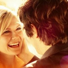 Upside Down: Kirsten Dunst sorride a Jim Sturgess in una delle prime immagini del film
