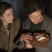 In Darkness: Agnieszka Grochowska in una scena del film con Maria Schrader