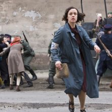 In Darkness: Maria Schrader in una scena nei panni di Paulina Chiger