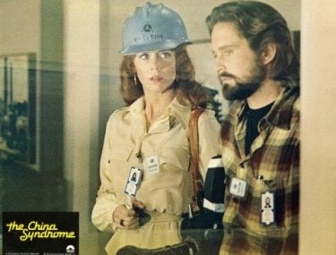 Jane Fonda e Michael Douglas su una lobbycard promo per Sindrome Cinese