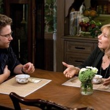 Barbra Streisand discute con Seth Rogen in una scena di The Guilt Trip