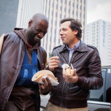 Omar Sy e Laurent Lafitte in una scena della commedia De l'autre côté du périph