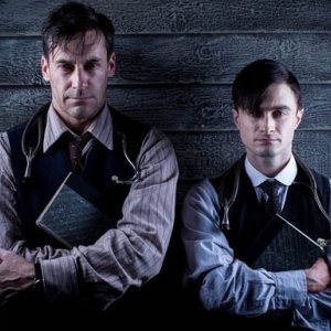 A Young Doctor's Notebook: Jon Hamm e Daniel Radcliffe in una immagine promozionale della serie