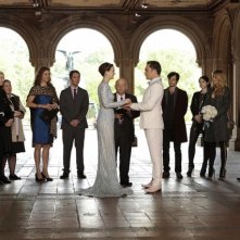 Gossip Girl: Leighton Meester e Ed Westwick in un momento del finale New York, I Love You XOXO
