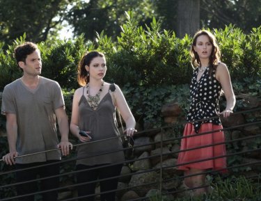 Gossip Girl: Penn Badgley, Michelle Trachtenberg e Leighton Meester una scena dell'episodio Gone Maybe Gone