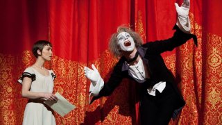 Cirque du Soleil: Mondi lontani 3D, Erica Kathleen Linz nei panni di Mia in una scena