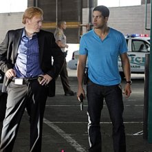 CSI Miami: Adam Rodriguez e David Caruso in una scena dell'episodio Il killer leggendario, della decima stagione