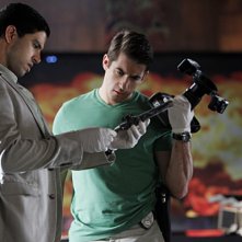 CSI Miami: Adam Rodriquez e Jonathan Togo nell'episodio Spazzati via, della decima stagione