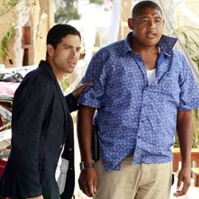 CSI Miami: Adam Rodriquez e Omar Benson Miller nell'episodio Spazzati via, della decima stagione