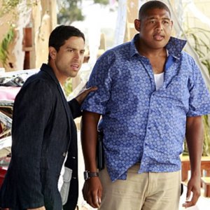 CSI Miami: Adam Rodriquez e Omar Benson Miller nell'episodio Spazzati via, della decima stagione