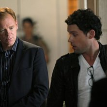 CSI Miami: David Caruso e Ben Hollingsworth in una scena dell'episodio Poker e morte della decima stagione