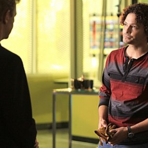 CSI Miami: David Caruso e  Michael Ray Escamilla nell'episodio Alla lettera della decima stagione