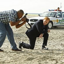 CSI Miami: David Caruso e Omar Benson Miller in una scena dell'episodio Segreto di famiglia della decima stagione