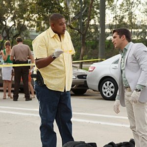 CSI Miami: Jonathan Togo e Oman Benson Miller in una scena dell'episodio L'ultimo lancio, della decima stagione