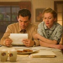 Gangster Squad: Josh Brolin e Mireille Enos sono marito e moglie in una scena