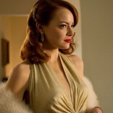 Gangster Squad: la bellissima Emma Stone nei panni di Grace Faraday in una scena del film