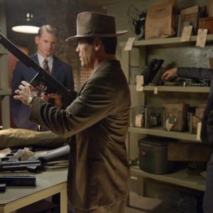 Gangster Squad: Ryan Gosling insieme a Josh Brolin in un'immagine del film