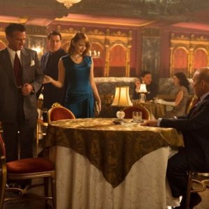 Sean Penn, Emma Stone e Jon Polito in una scena di Gangster Squad