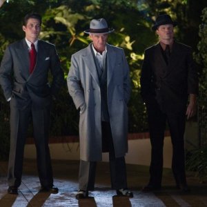 Sean Penn in una scena di Gangster Squad insieme ai due scagnozzi James Carpinello ed Evan Jones