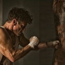 Sean Penn nei panni di Mickey Cohen in una scena di Gangster Squad