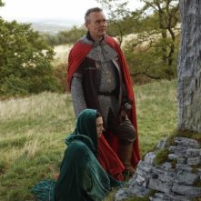 Merlin: Anthony Head e Katie McGrath durante una scena dell'episodio Uccidere il Re della prima stagione