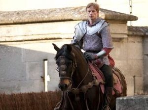 Merlin: Bradley James druante un momento dell'episodio La Regina del passato e del futuro, della seconda stagione