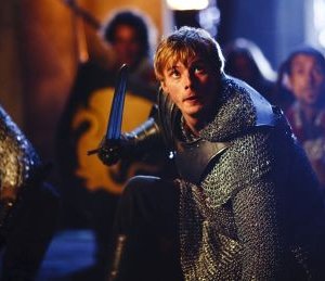 Merlin: Bradley James druante una scena dell'episodio La maledizione di Cornelius Sigan, della seconda stagione