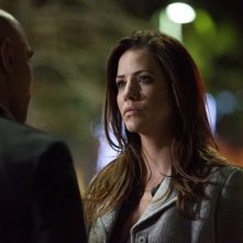 Dallas: Julie Gonzalo in una scena dell'episodio Battle Lines della seconda stagione