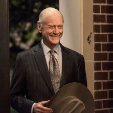 Dallas: Larry Hagman durante una scena dell'episodio Venomous Creatures della seconda stagione