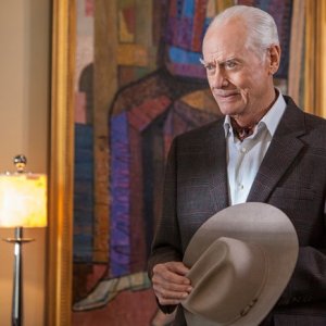 Dallas: Larry Hagman in una scena dell'episodio Venomous Creatures della seconda stagione