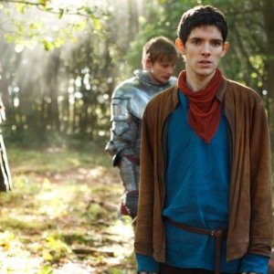 Merlin: Colin Morgan e Bradley James in una scena dell'episodio La rianimazione della strega, della seconda stagione