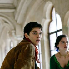 Merlin: Colin Morgan e Katie McGrath in una scena dell'episodio I fuochi di Idirsholas, della seconda stagione