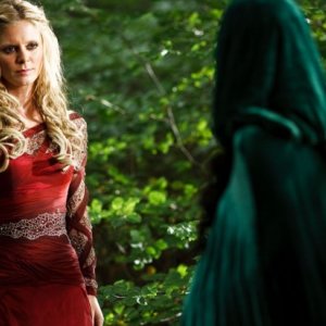 Merlin: Emilia Fox in una scena dell'episodio I fuochi di Idirsholas, della seconda stagione