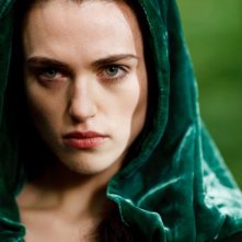 Merlin: Katie McGrath in una scena dell'episodio I fuochi di Idirsholas, della seconda stagione