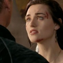 Merlin: Katie McGrath in una scena dell'episodio Lancillotto e Ginevra della seconda stagione