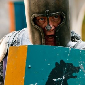 Merlin: Mark Lewis Jones in una scena dell'episodio Sogni dolci, della seconda stagione