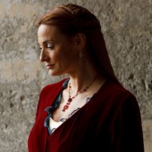 Merlin: Sarah Parish in una scena dell'episodio La bella e la bestia: Parte 1, della seconda stagione