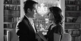 Much Ado About Nothing: i protagonosti Alexis Denisof e Amy Acker in una scena del film