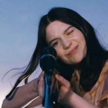 Stoker: Mia Wasikowska armata di fucile punta il nemico