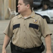 Justified: Patton Oswalt in una scena dell'episodio Hole in the Wall