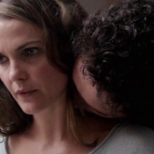 The Americans: Matthew Rhys e Keri Russell in una scena del primo episodio della serie